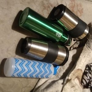 Stainless steel coffee cups and 3 water 💦 bottles.